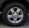 Prodám 5ks alu disků na Toyota LC100. Jsou na nich silniční pneumatiky Michelin (vzorek 4x4mm + nepoužitá rezerva), disky nejsou nikde porušené, ani nijak odřené.
