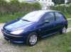 Peugeot 206 XR 1.1 rok 2002/2003 5-ti dvéřové, najeto 72000km, servisní kniha, pravidelný servis, nový olej, rozvodový řemen, 1.majitel, modrá metalíza, 

klimatizace, otáčkoměr, posilovač řízení, ABS, ESP, imobilizér, centrální zamykání na dálku, 4x Airbag, dělená zadní sedadla, elektrická okna, bederní opěrka sedadel, výškově nastavitelný volant, deaktivace Airbagu, originální rádio, tónová okna, 3.bzdové světlo, zadní stěrač, zachovalý interiér, pěkný, garážovaný.

